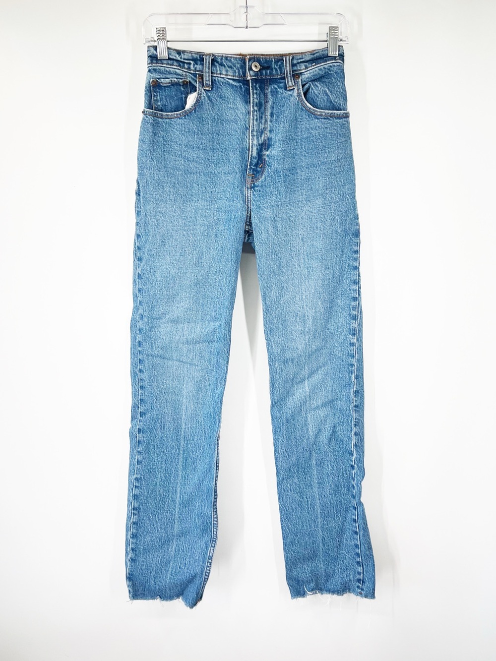 Abercrombie & Fitch The ‘90s Straight Jeans Ultra High Rise Raw Hem